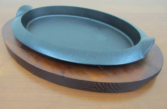 Oval sizzling platter with wooden base