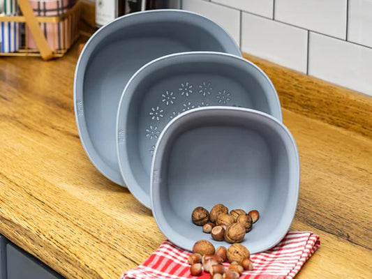Set of 2 Bowls and 1 Strainer